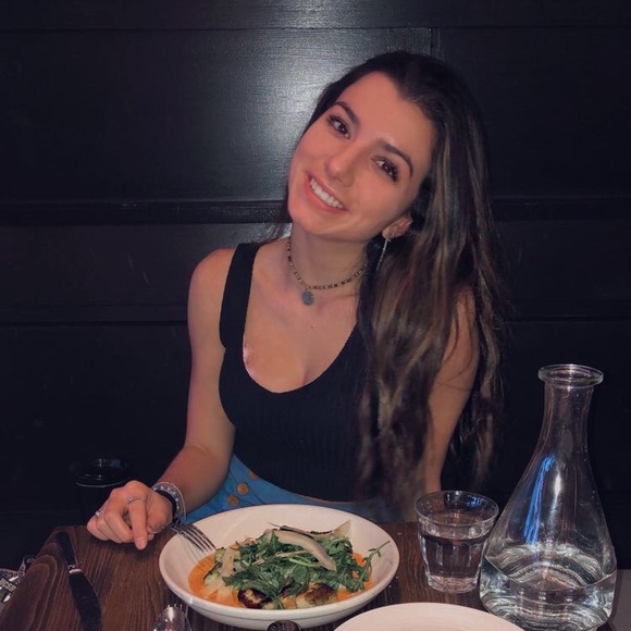 Meet your Posher, Gabby - Picture 1 of 1